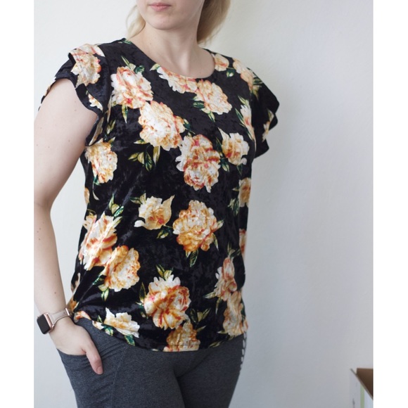 a.n.a Velvet Ruffle Sleeve Top - Picture 2 of 4